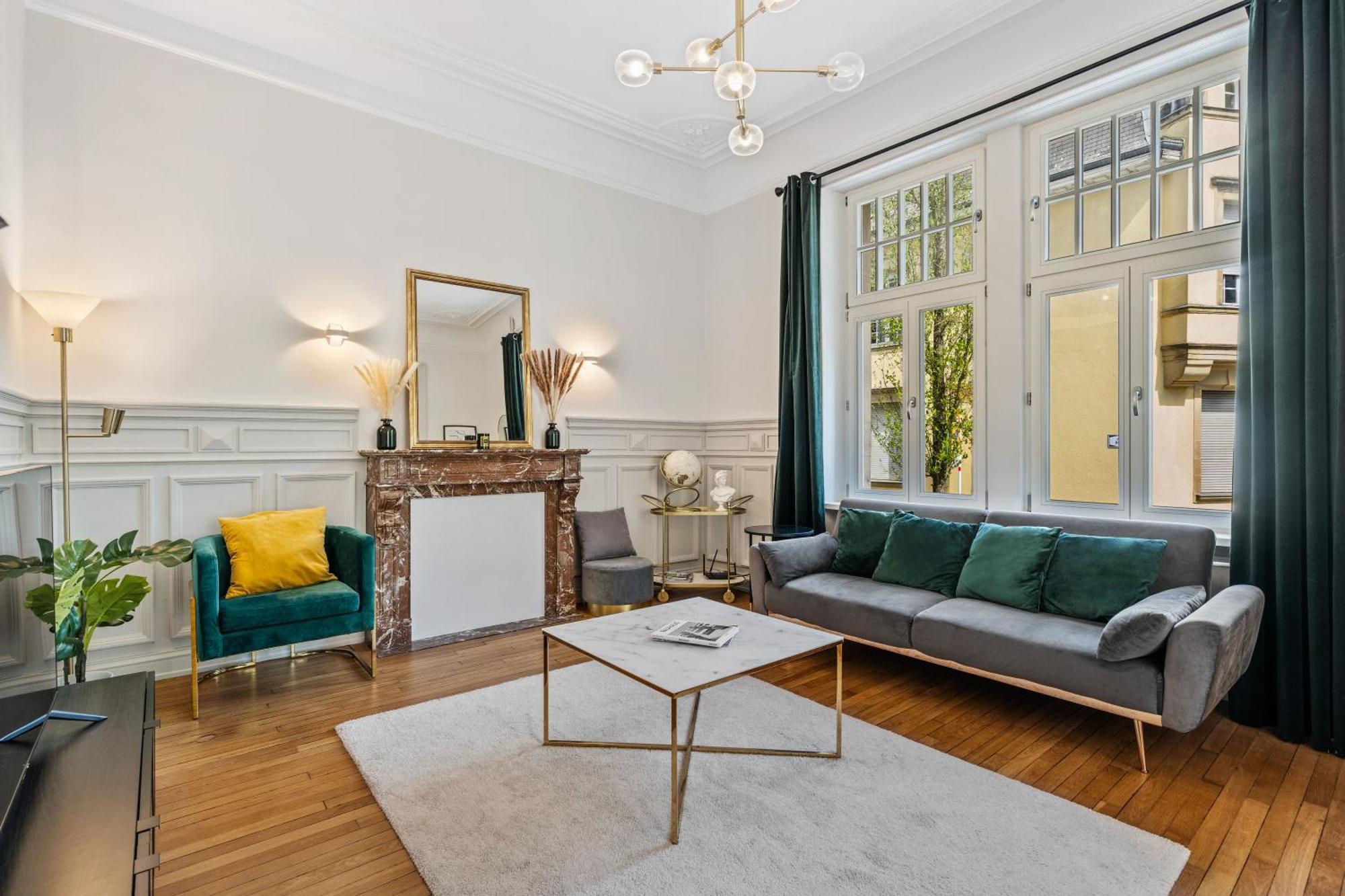 Apartment Sleek And Sophisticated In Prime Location